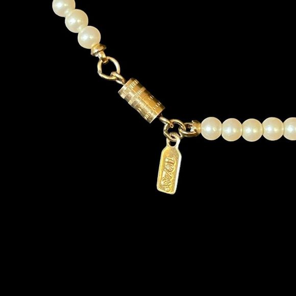 1928 Signed Single Strand Imitation Pearl Necklace Barrel Clasp 15.25” Length - Picture 3 of 4